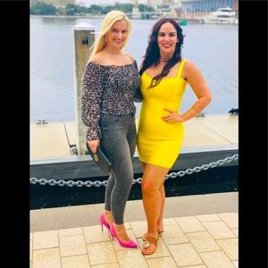 Beautiful sexy bandage yellow dress. Excellent condition 💞😍 size Medium